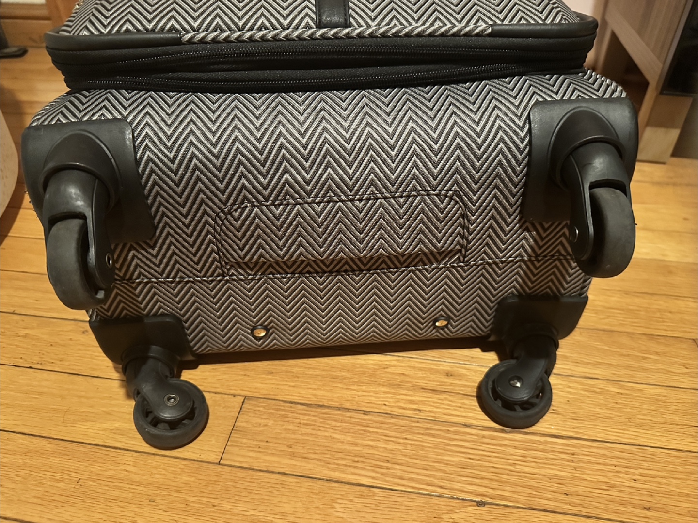 Weatherproof Beacon 25" Carry On Suitcase - photo 4