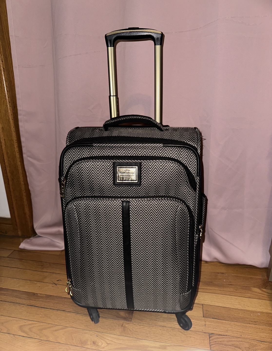 Weatherproof Beacon 25" Carry On Suitcase - photo 3