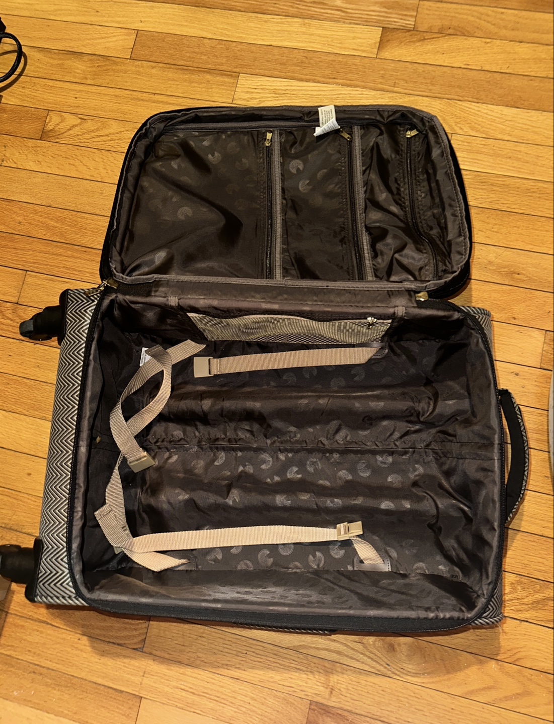 Weatherproof Beacon 25" Carry On Suitcase - photo 5