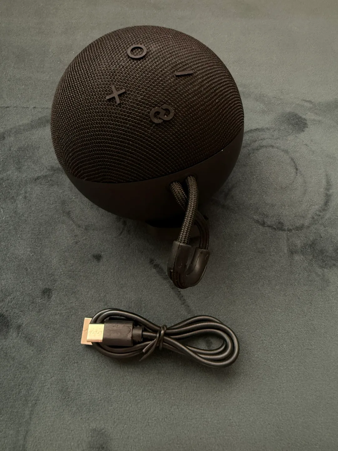 Blackhead Portable Bluetooth Speaker thumbnail