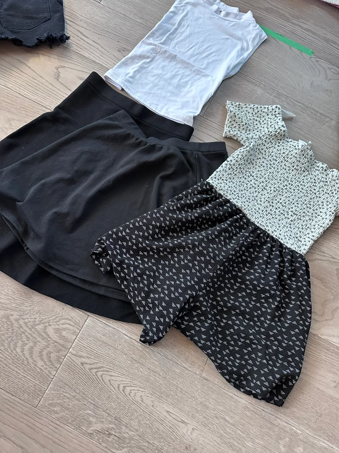 Take all: 5 Assorted Dresses and Skirts thumbnail