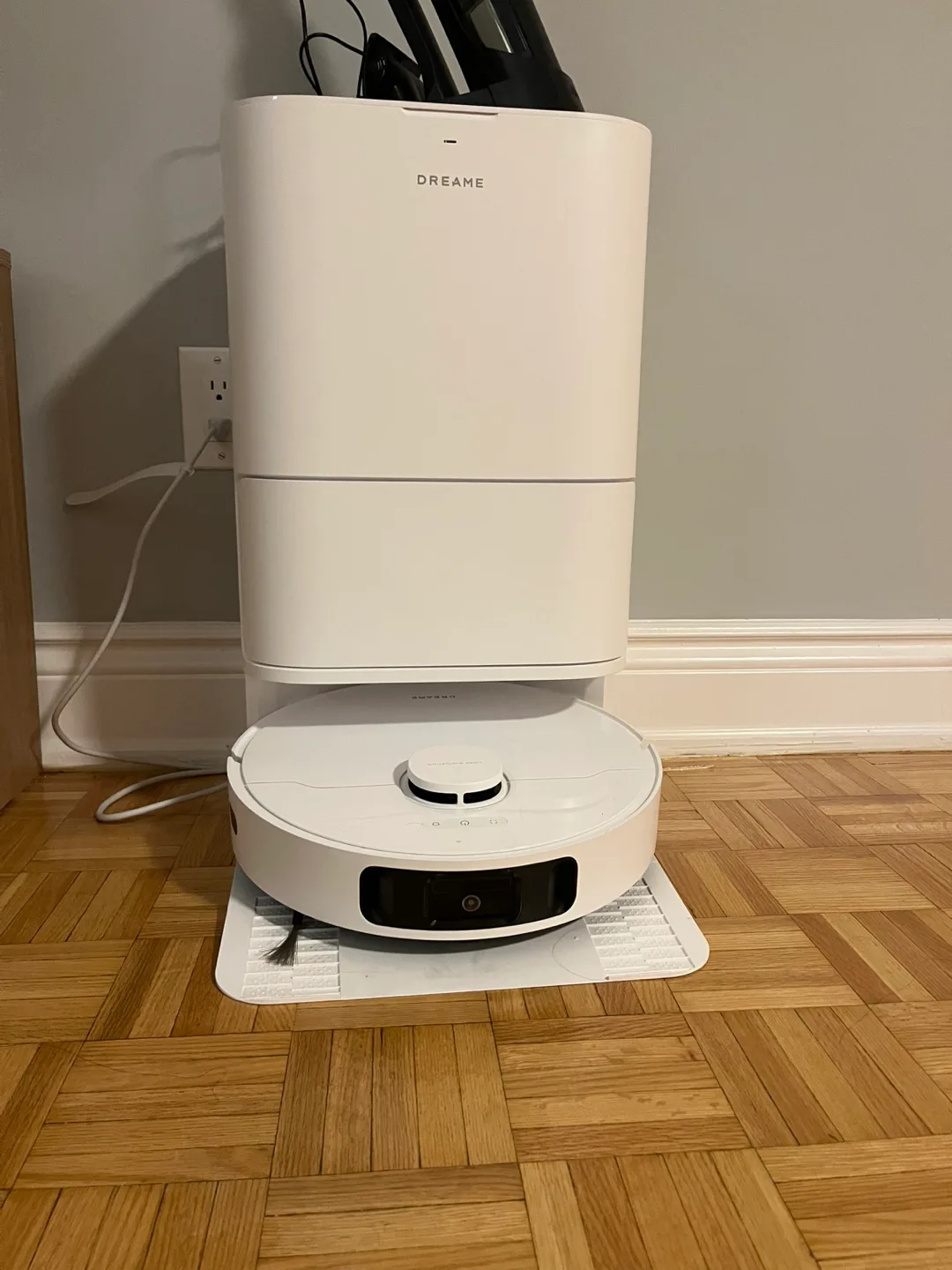 Dreame Robot Vacuum and Mop thumbnail