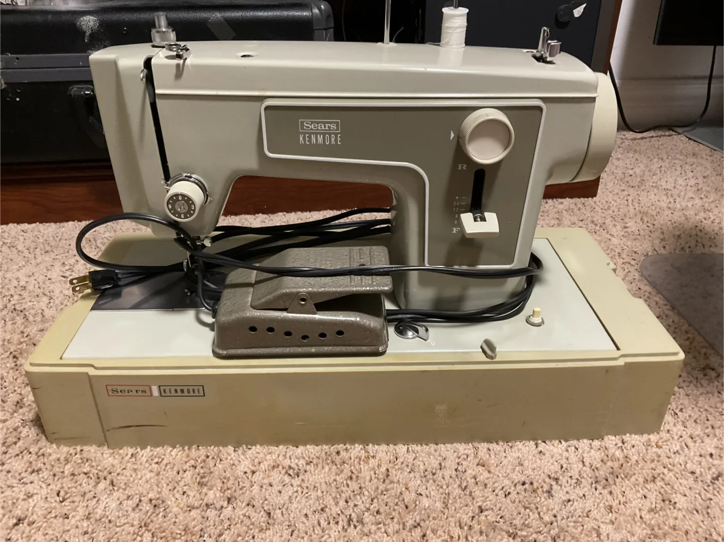 Sears Kenmore 1218 Sewing Machine thumbnail