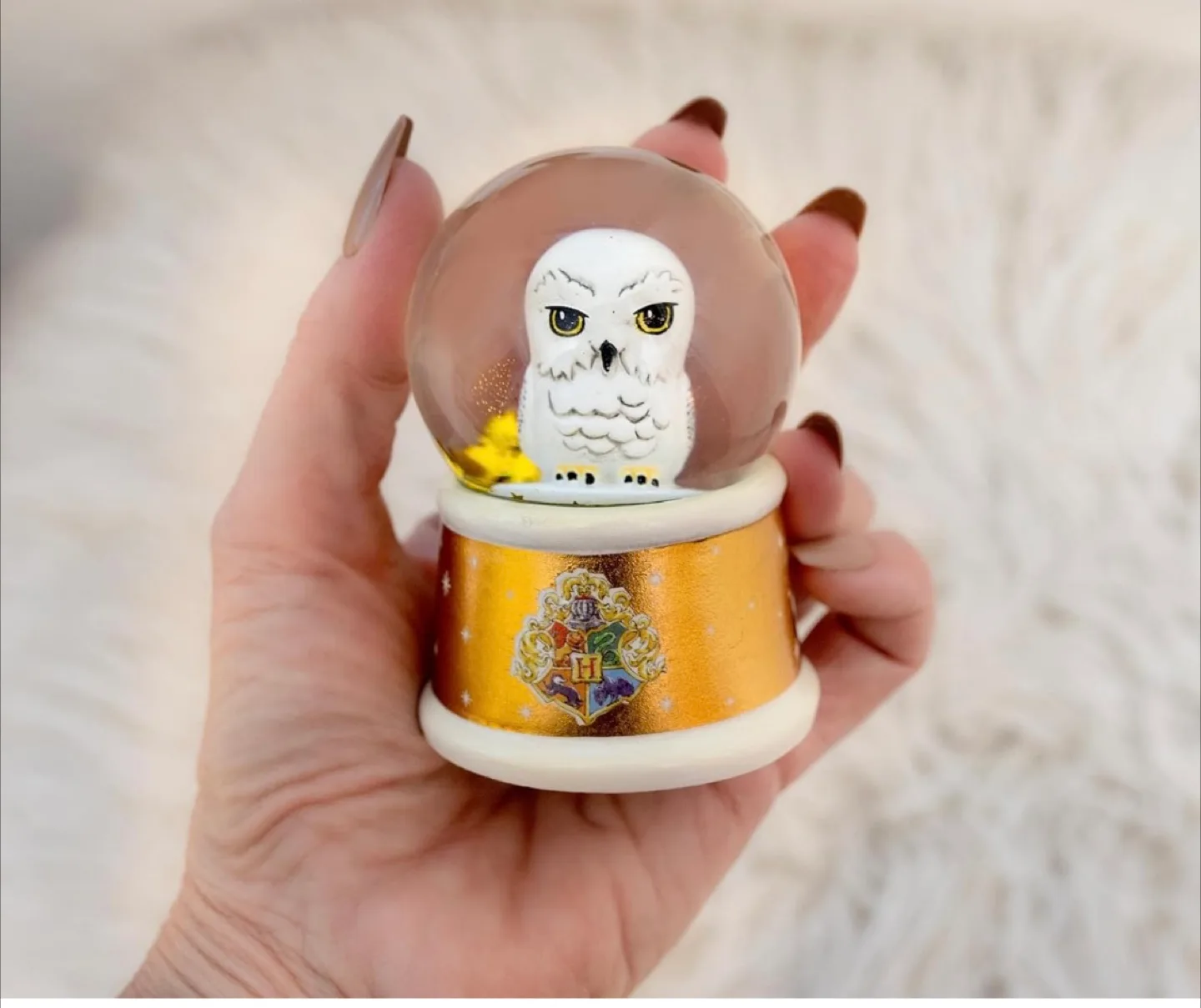 Harry Potter Hogwarts Hedwig Snow Globe image indicator(4)