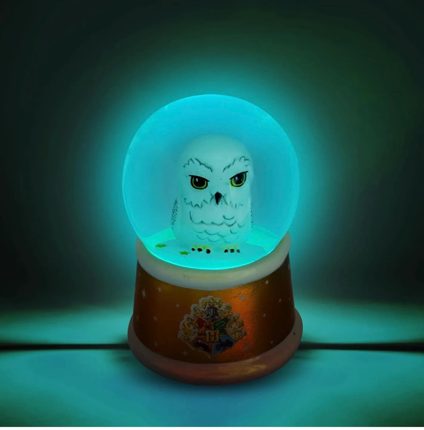 Harry Potter Hogwarts Hedwig Snow Globe image indicator(2)