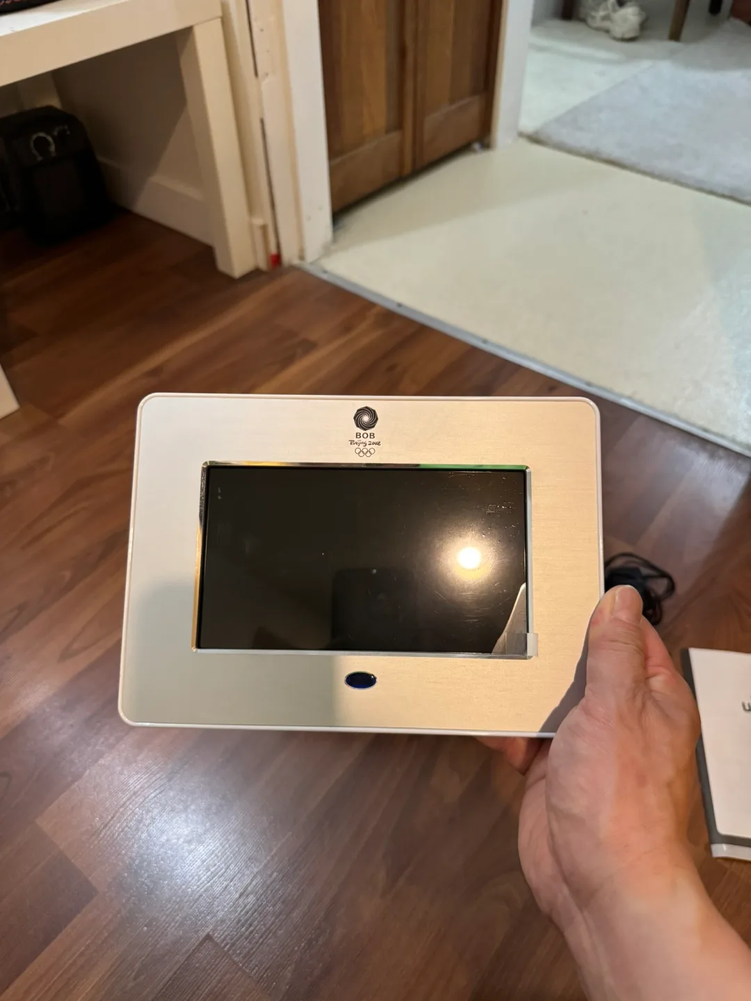 Digital Photo Frame with Remote & User Manual thumbnail