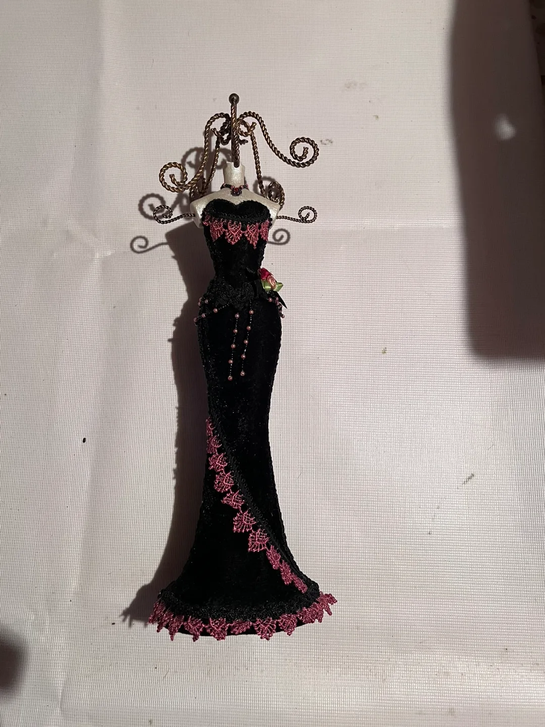 Decorative Dress Form Figurine - Black & Pink image indicator(3)