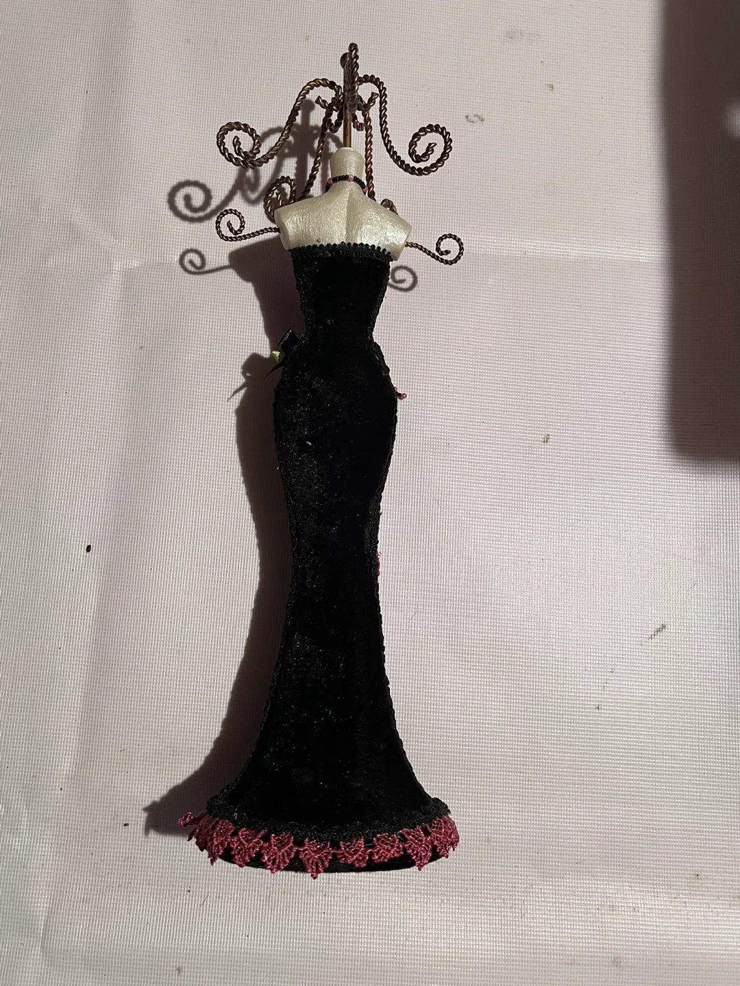 Decorative Dress Form Figurine - Black & Pink image indicator(2)