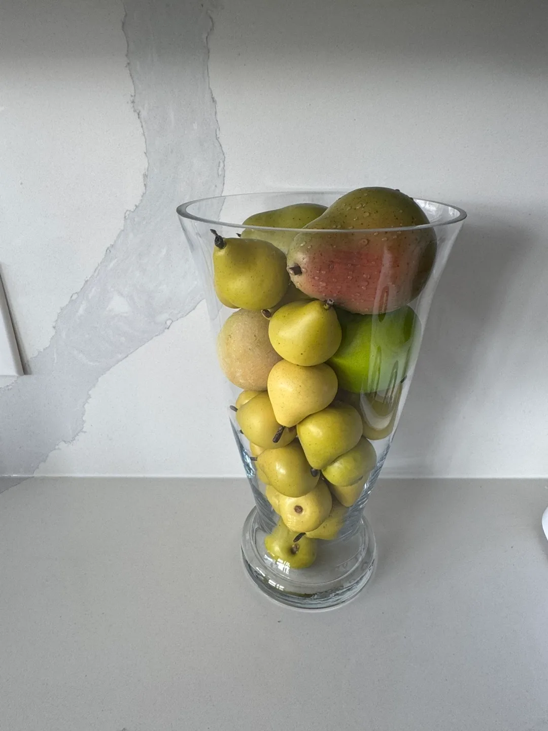 Glass Vase with Pears image indicator(2)
