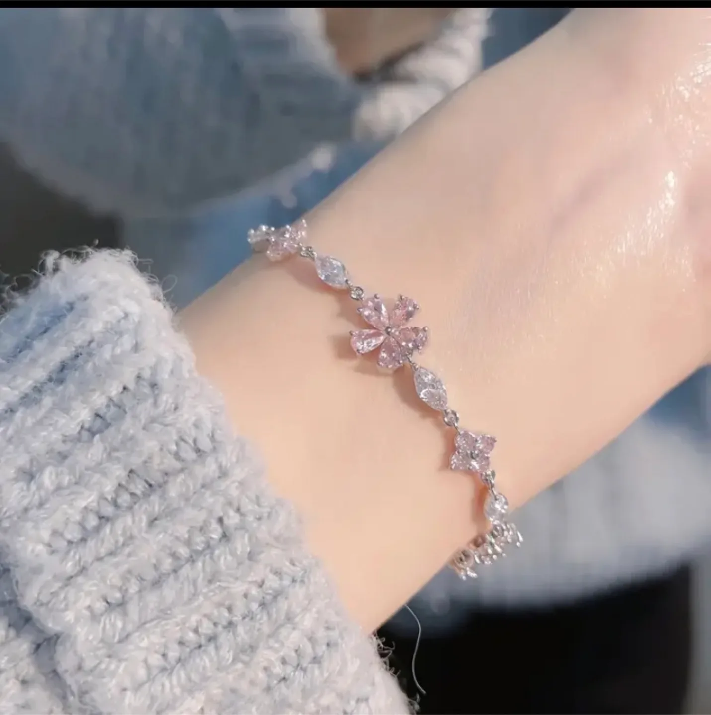 Pink Flower Charm Bracelet image indicator(7)