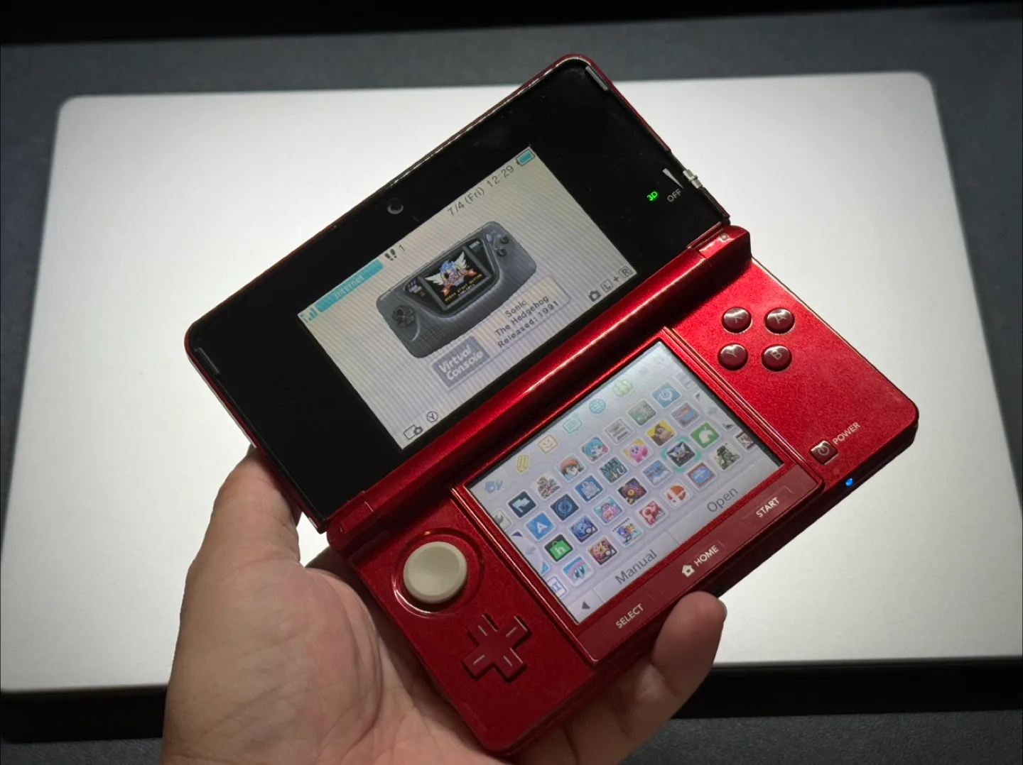Nintendo 3DS – Flame Red thumbnail