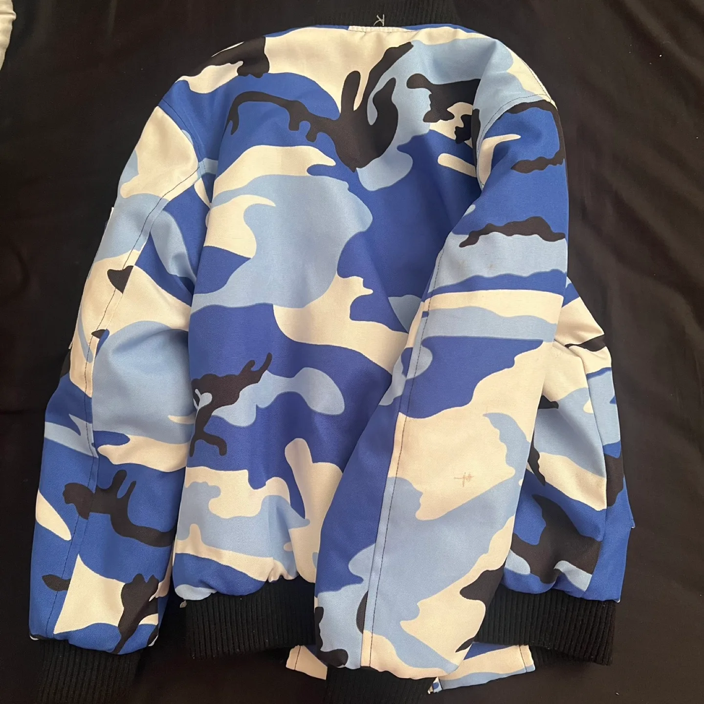 Reversible Unisex Blue&White Camo/Black Bomber Jacket image indicator(3)