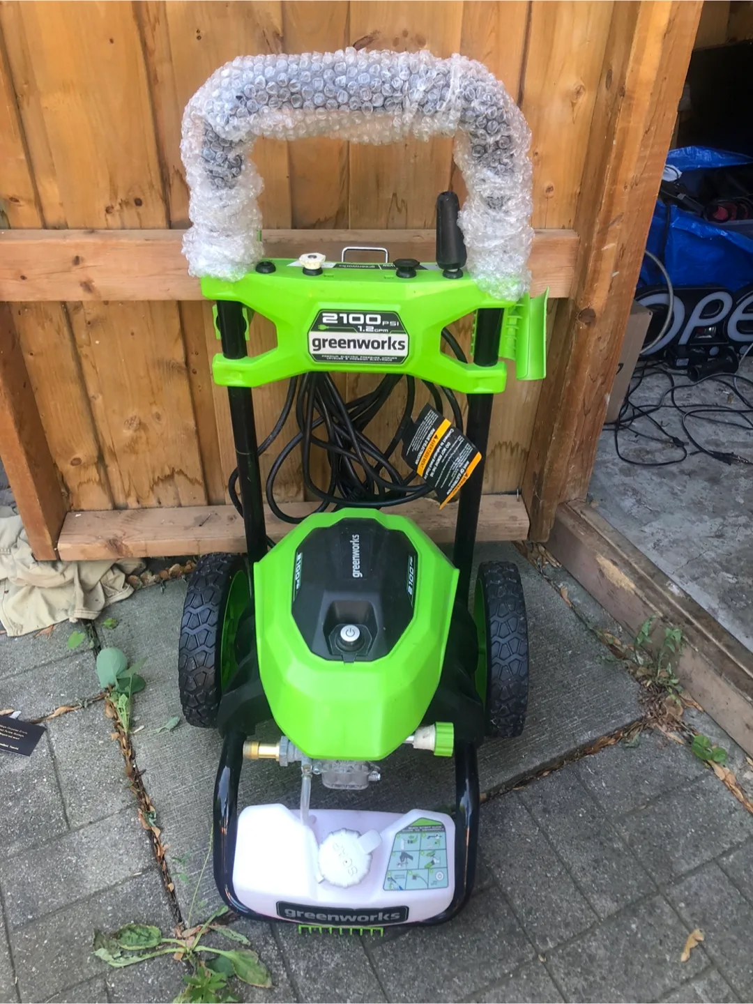 Greenworks 2100 PSI Pressure Washer thumbnail