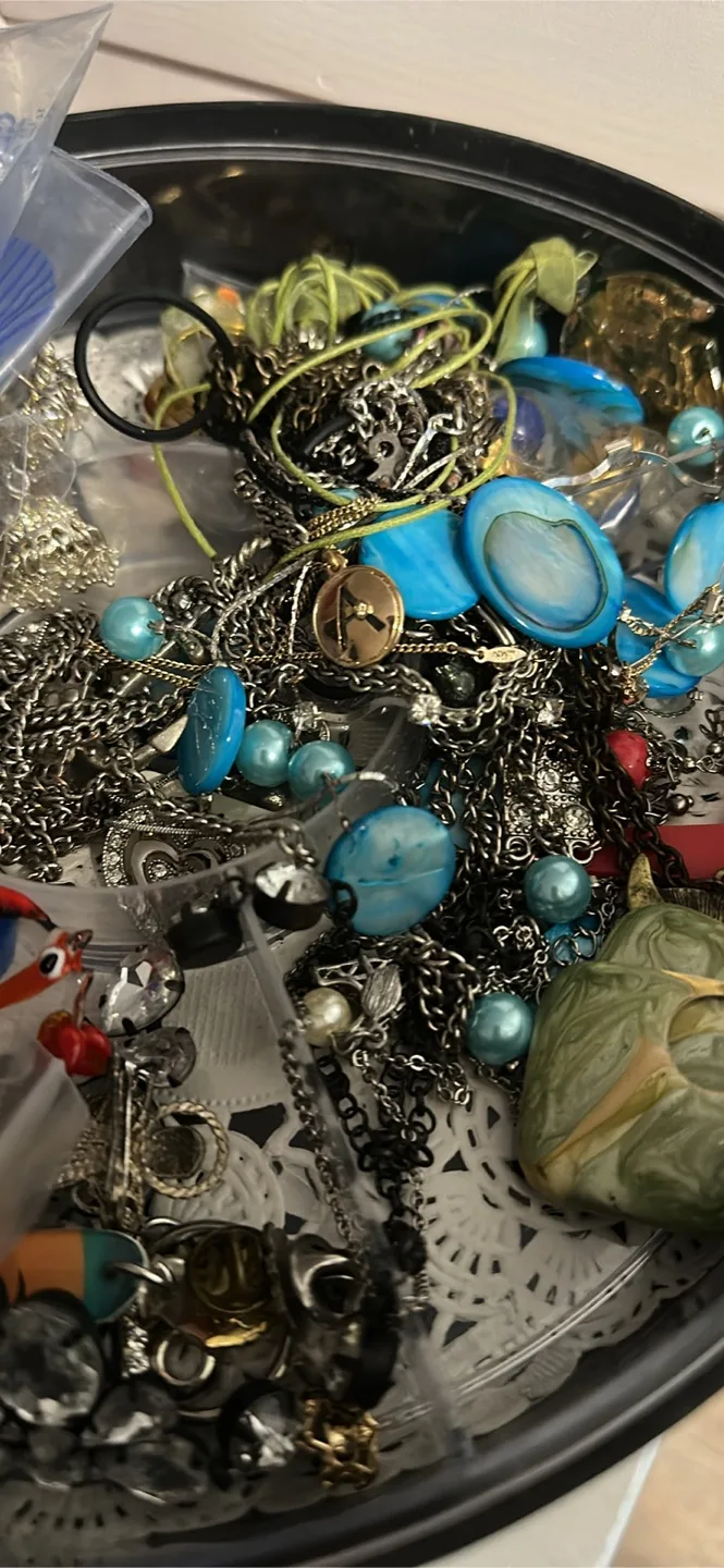 Mixed Costume Jewellery Lot thumbnail