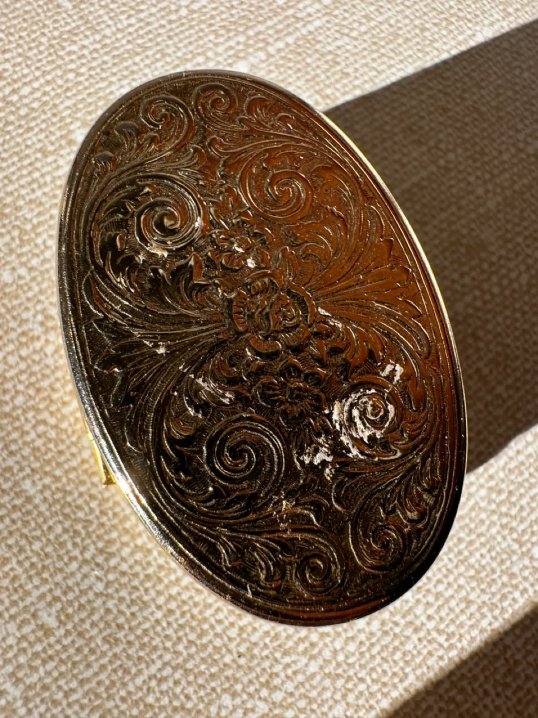 Vintage Gold Tone Pill Box London Souvenir image indicator(4)