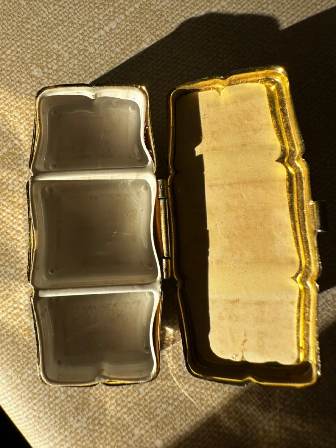 Vintage Floral Pill Box image indicator(3)