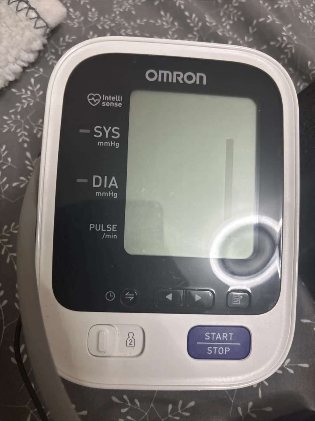 Like NEW Omron Blood Pressure Monitor battery or plug in image indicator(2)