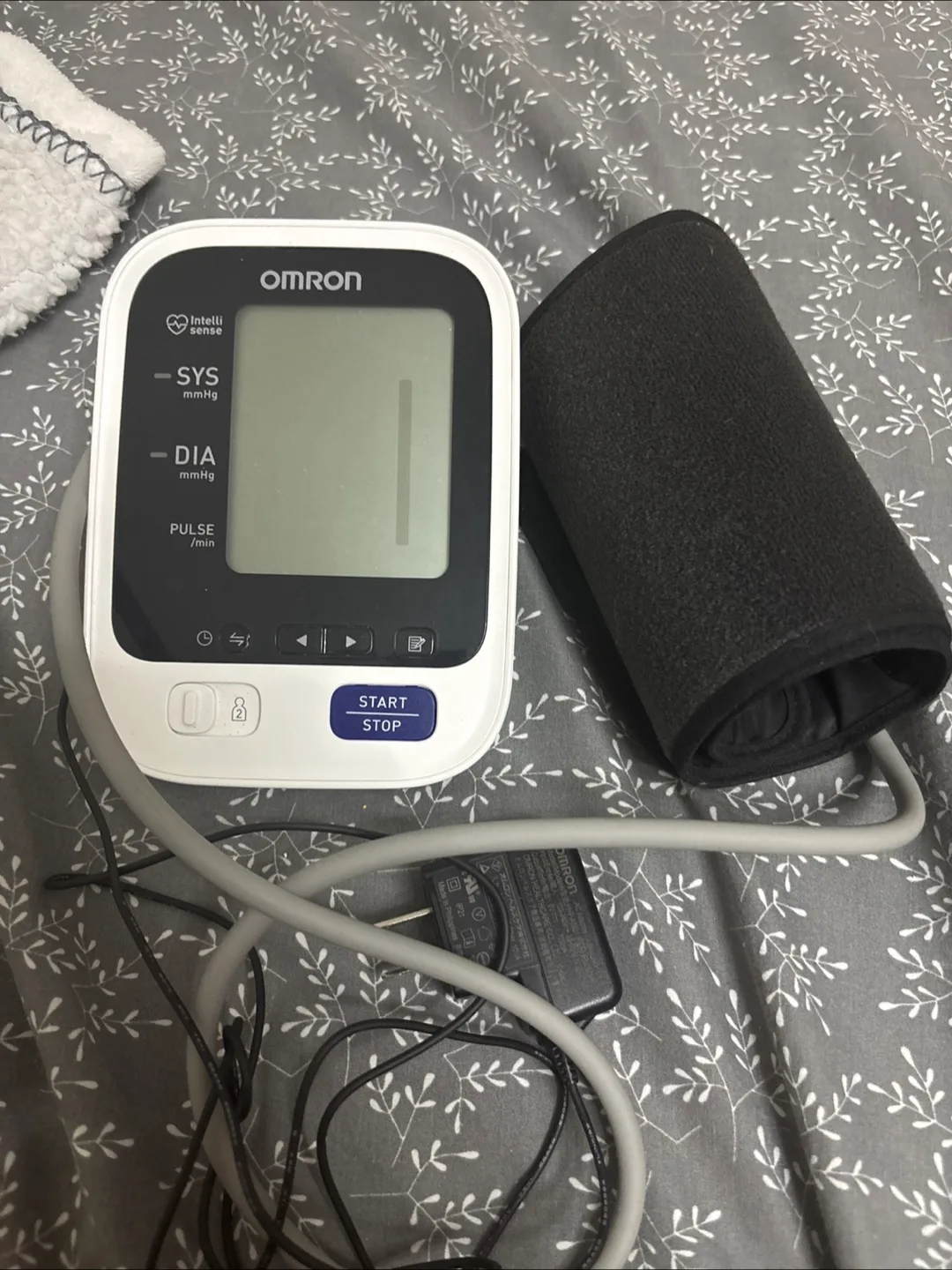 Like NEW Omron Blood Pressure Monitor battery or plug in thumbnail