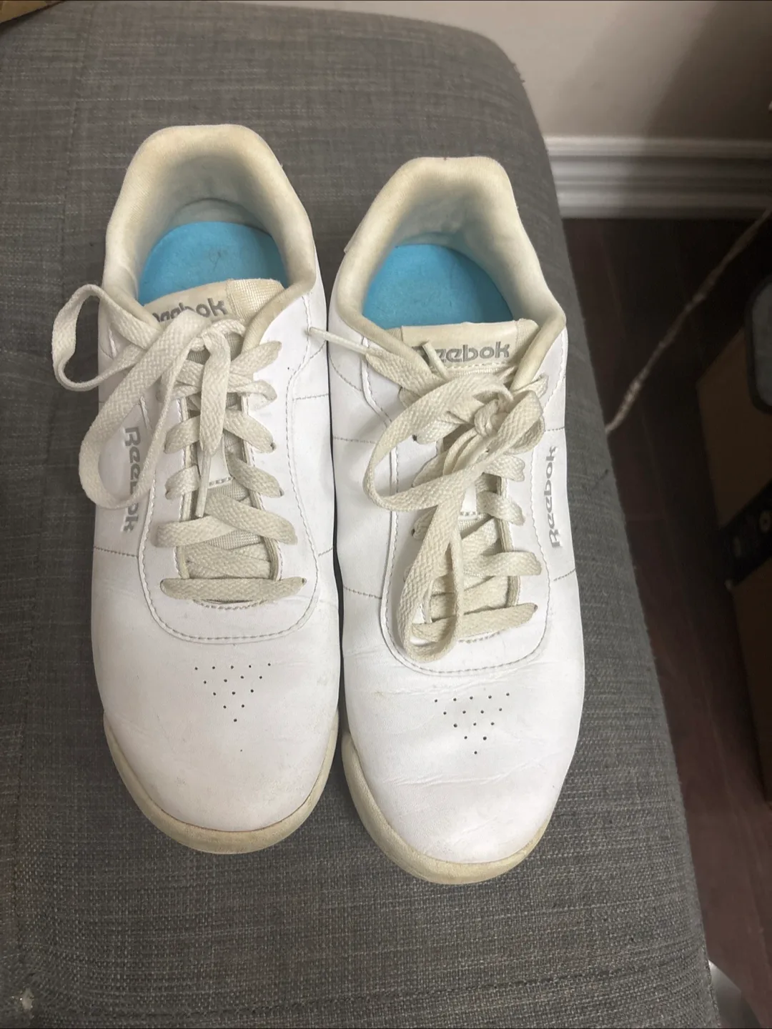 Like NEW Reebok Princess Women's Sneakers - Size 8 image indicator(2)