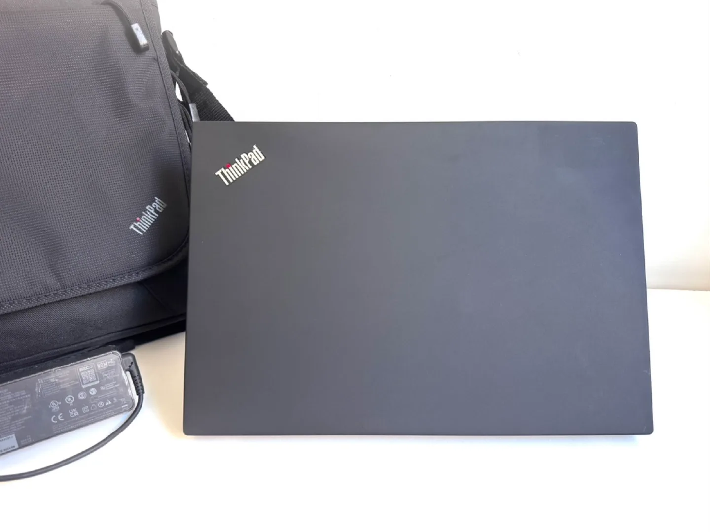 Lenovo ThinkPad T14 Laptop + ThinkPad Bag image indicator(3)