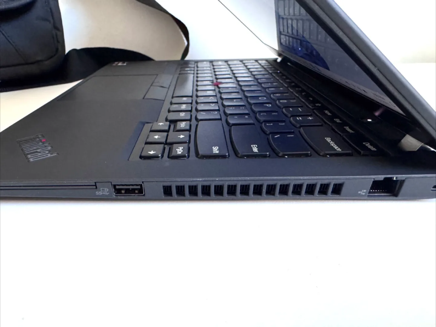 Lenovo ThinkPad T14 Laptop + ThinkPad Bag image indicator(4)