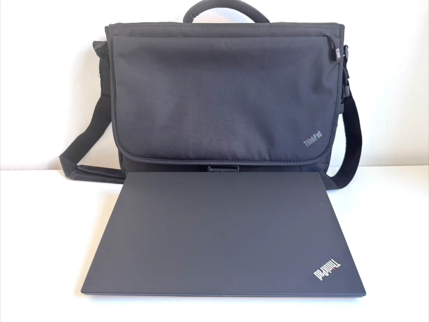 Lenovo ThinkPad T14 Laptop + ThinkPad Bag image indicator(5)
