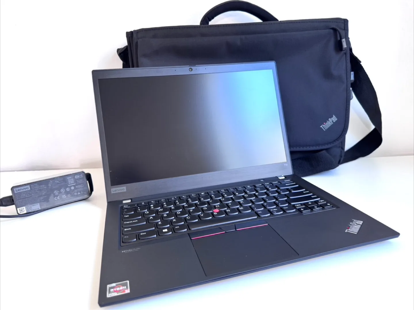 Lenovo ThinkPad T14 Laptop + ThinkPad Bag image indicator(9)