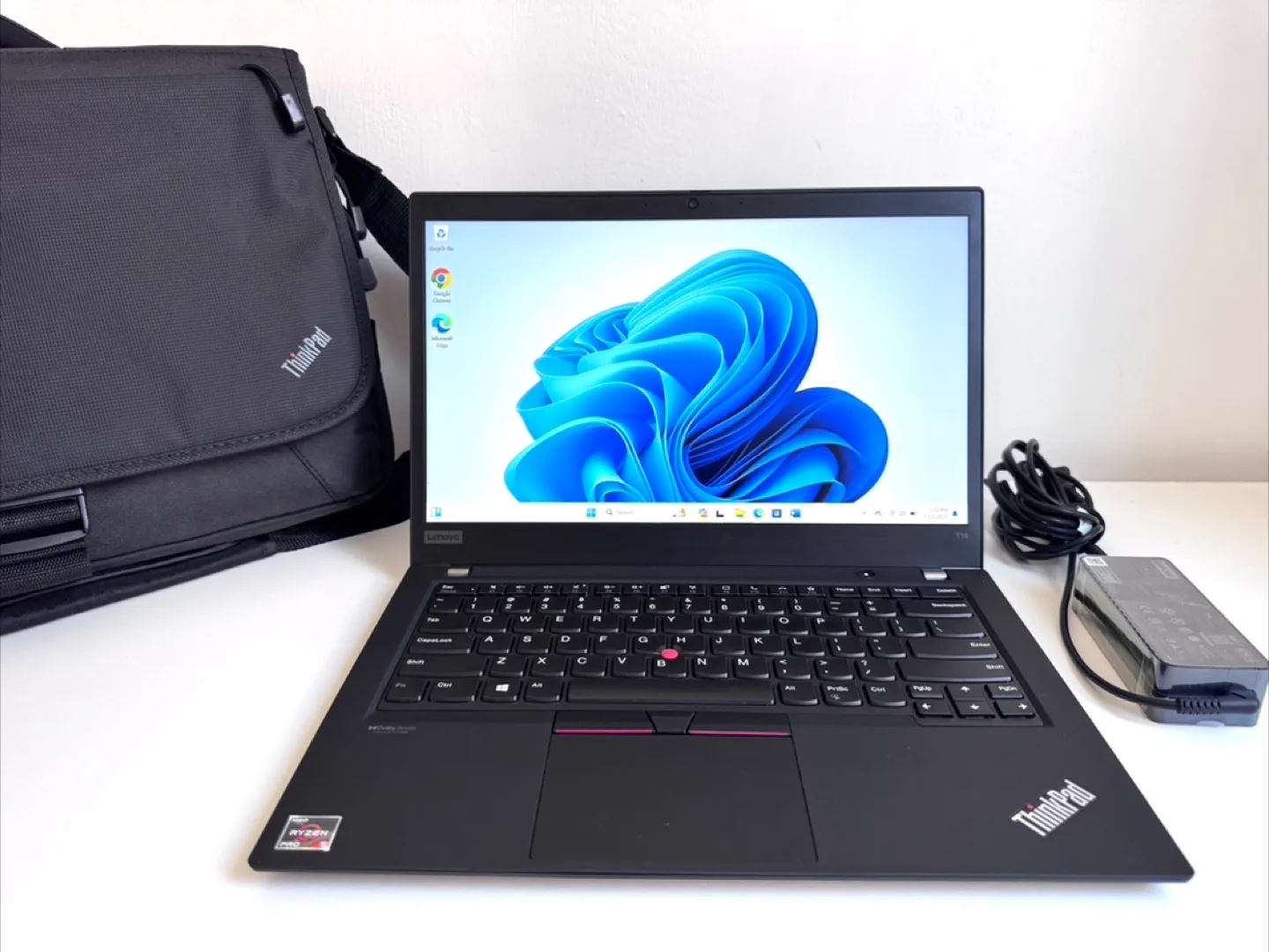Lenovo ThinkPad T14 Laptop + ThinkPad Bag image indicator(10)
