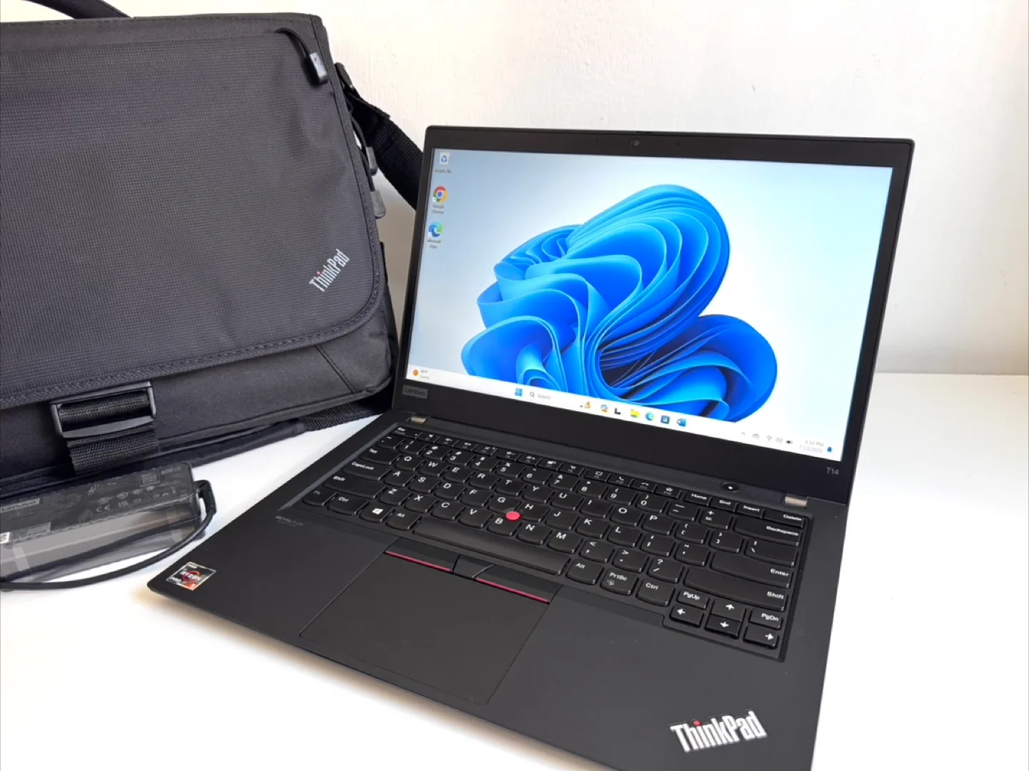 Lenovo ThinkPad T14 Laptop + ThinkPad Bag image indicator(8)