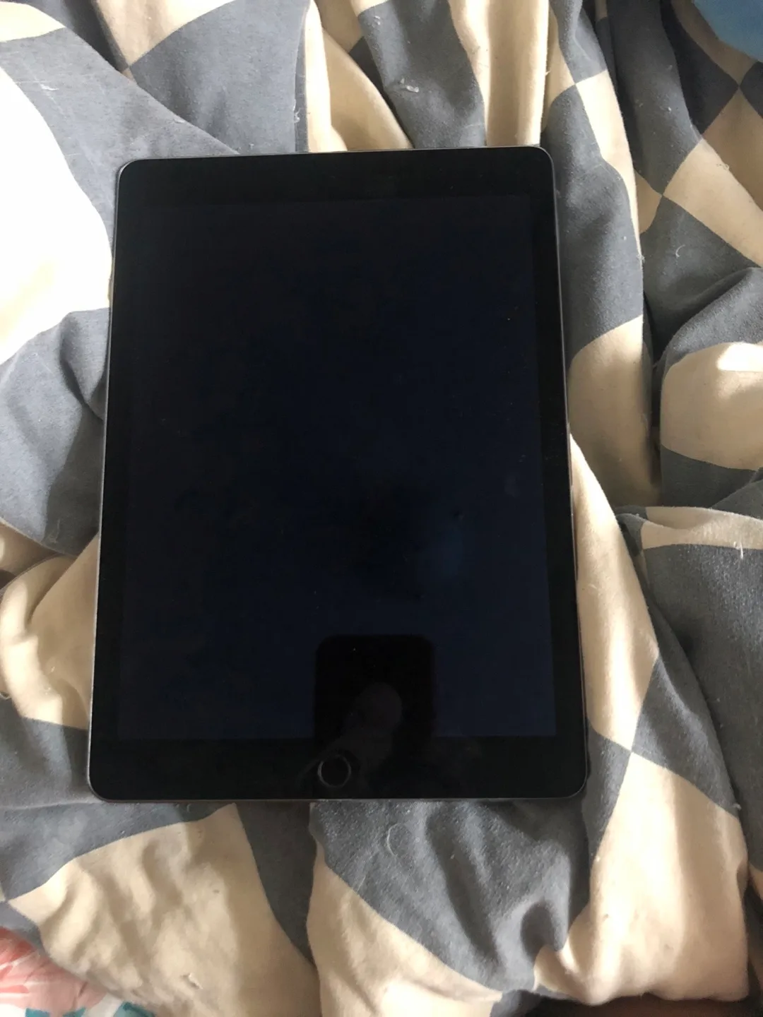 Apple iPad (Doesn’t Turn On) thumbnail