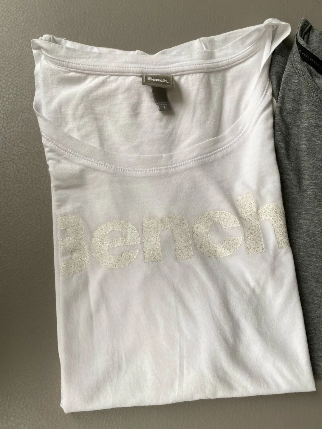 Bench & Calvin Klein T-Shirts - Size L image indicator(2)