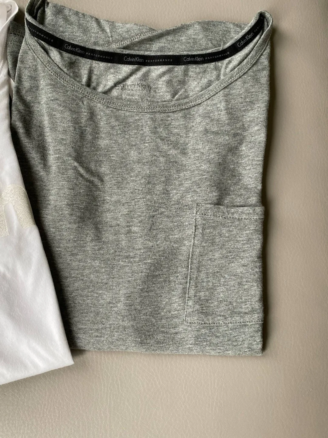 Bench & Calvin Klein T-Shirts - Size L image indicator(4)