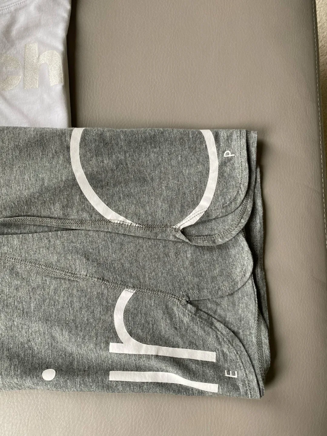 Bench & Calvin Klein T-Shirts - Size L image indicator(6)