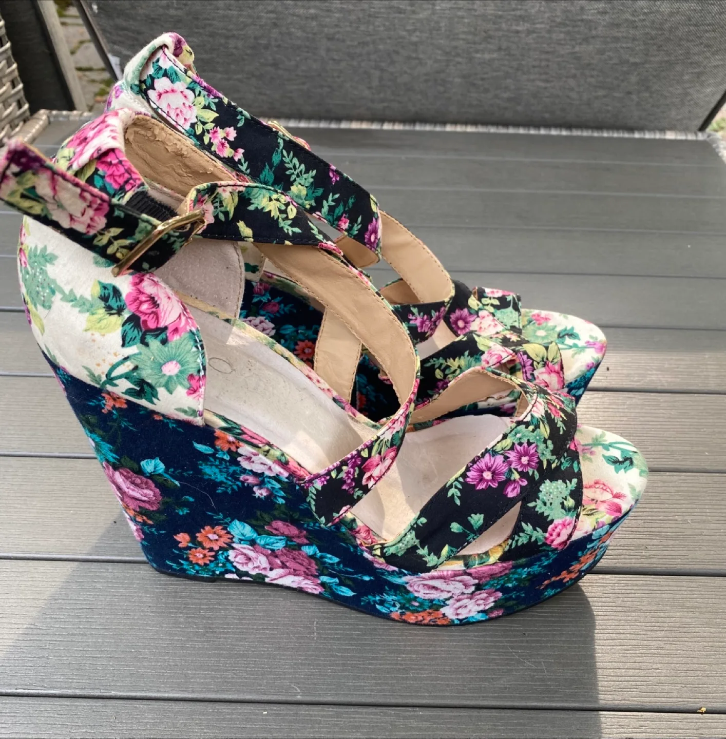 Aldo High Platform Wedge Floral Sandal Sz 40 thumbnail