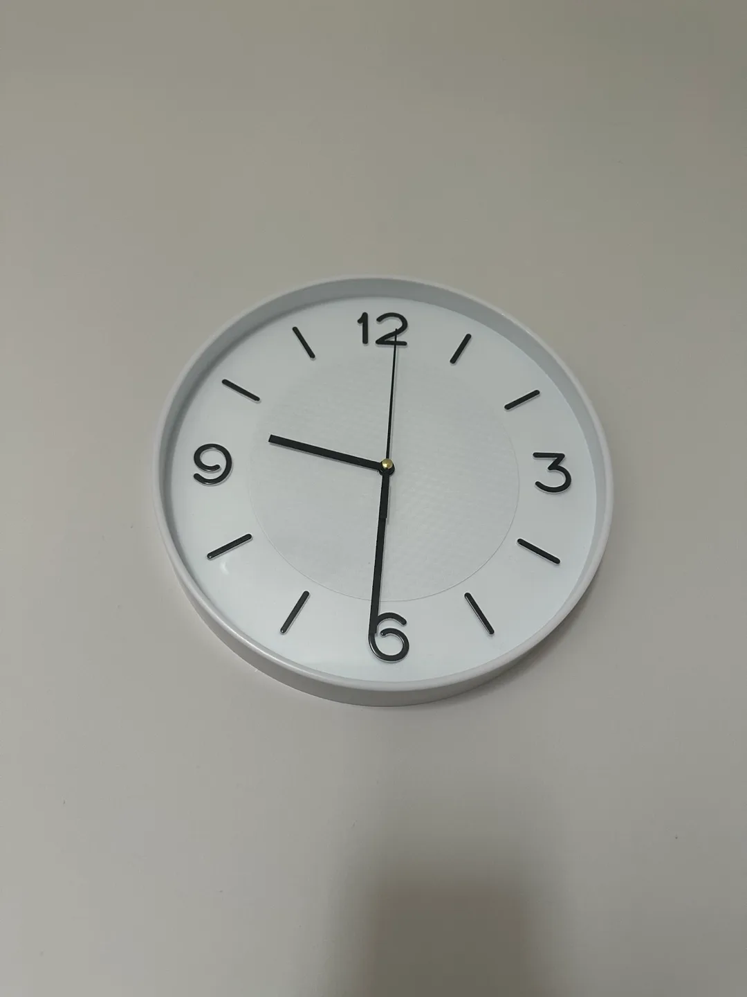Simple White Wall Clock thumbnail