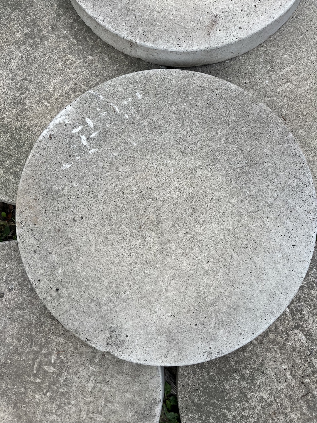 Stepping Stone - Circle Smooth with Diamond Pattern 18”-8pcs - photo 2