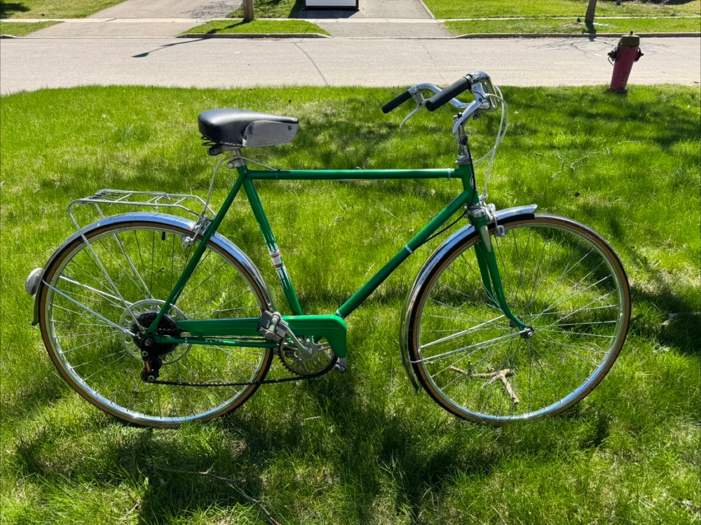 Vintage Green Bicycle - suits 5�’7”-6’ thumbnail