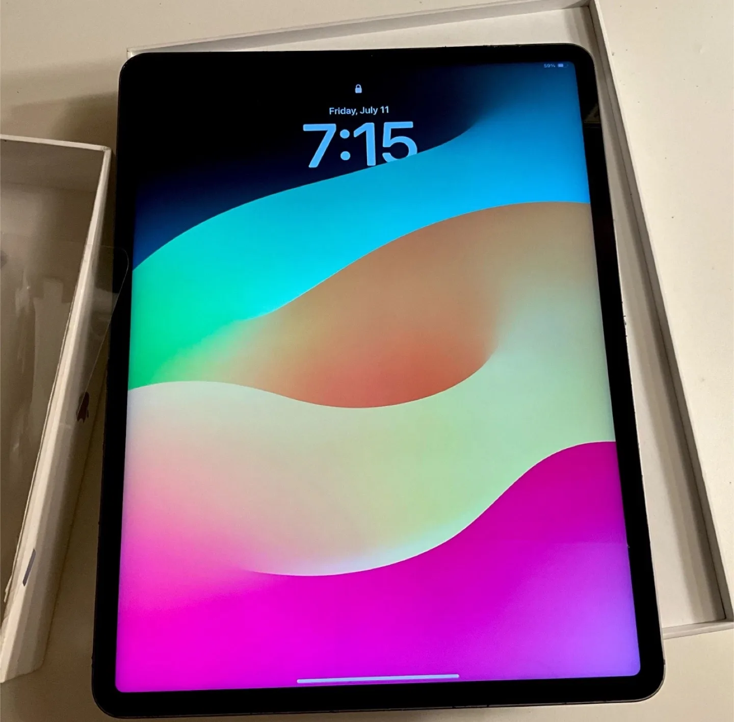Apple iPad Pro 12.9" 6th Gen + Apple Pencil thumbnail