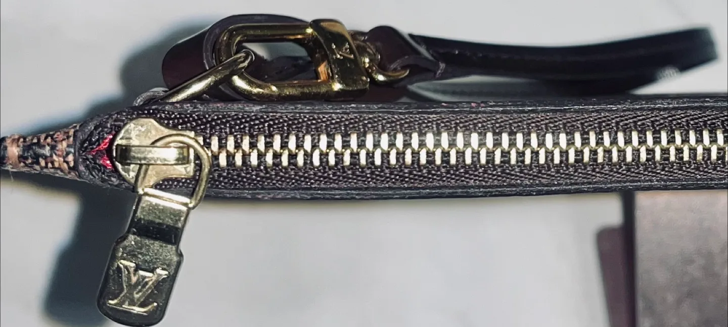 Louis Vuitton Damier Ebene Pochette image indicator(2)