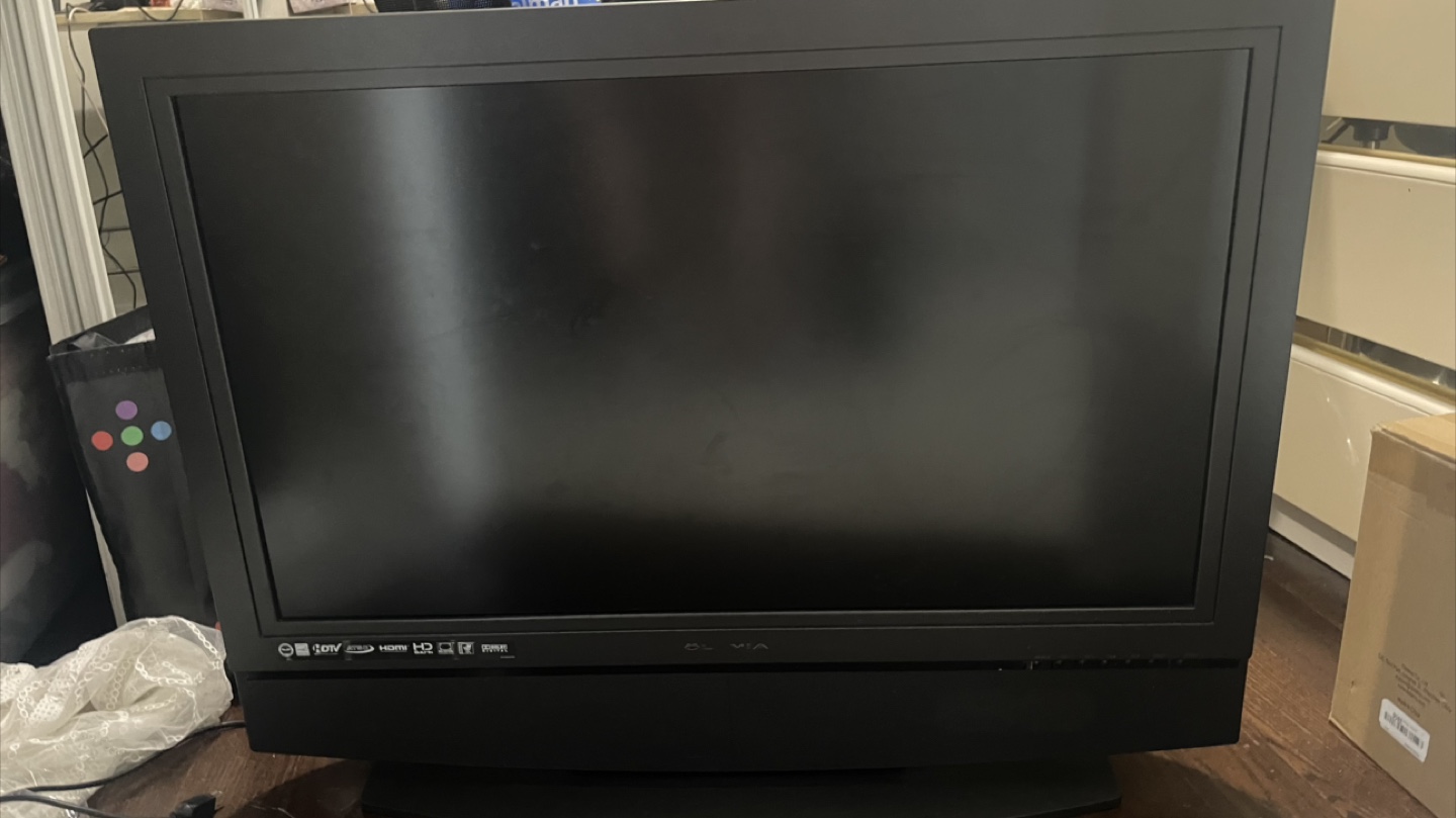 Olivia HDTV 36’’ with remote