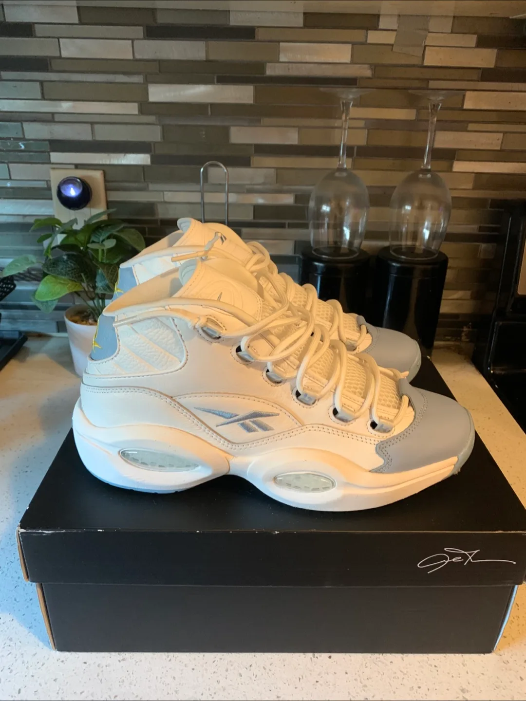 Reebok Question Mid White/Blue Shoes - Size 10.5 image indicator(3)