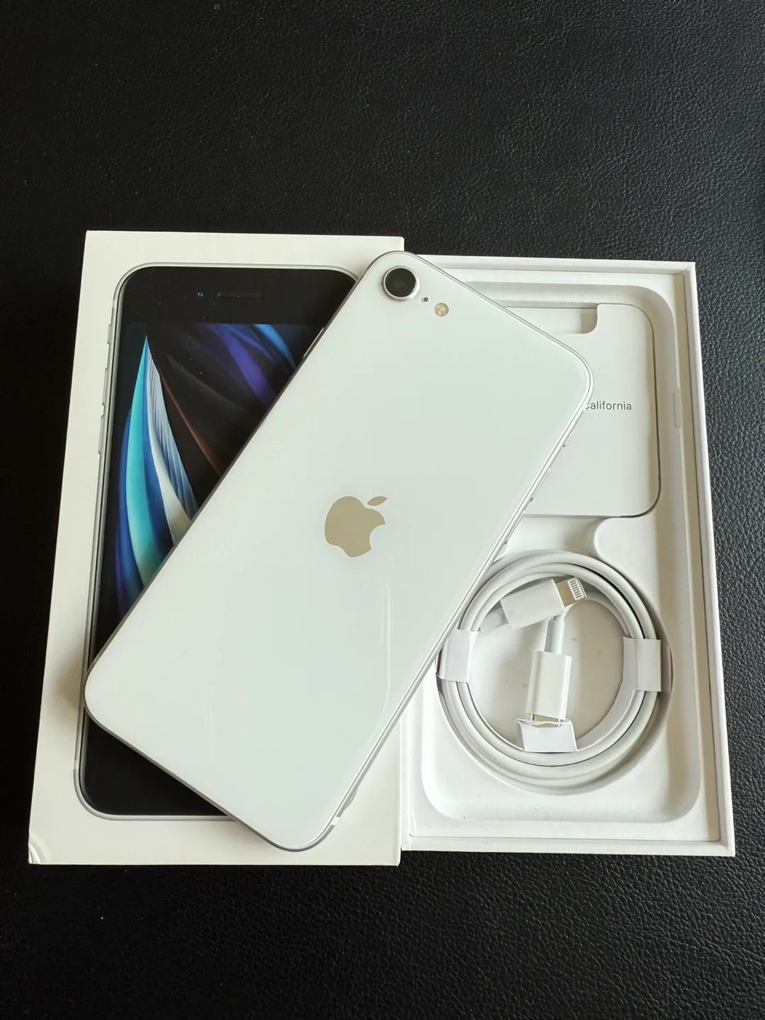 iPhone SE 2 2nd generation 64GB White thumbnail