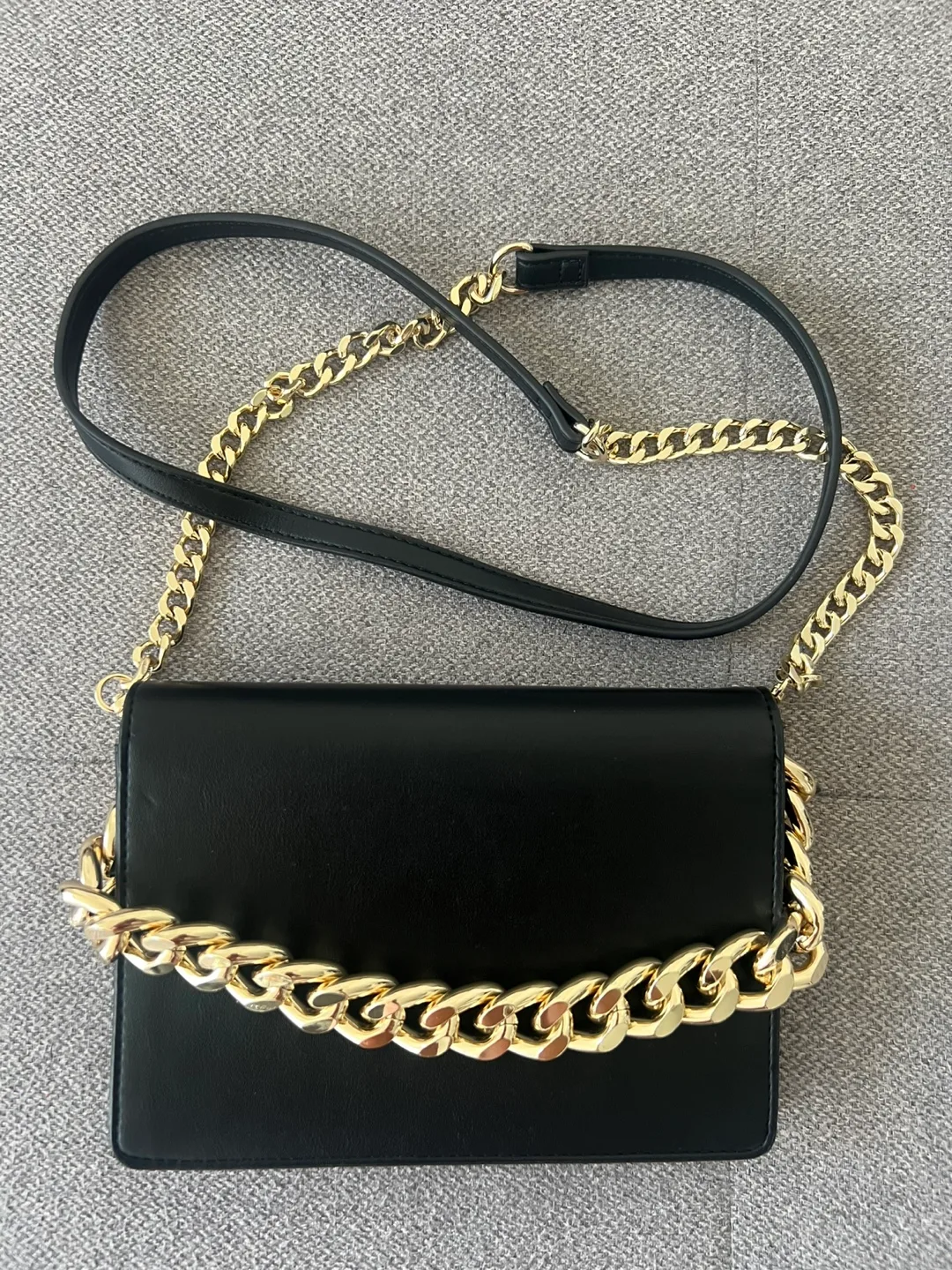 EXPRESS Chain Strap Black Crossbody Bag thumbnail