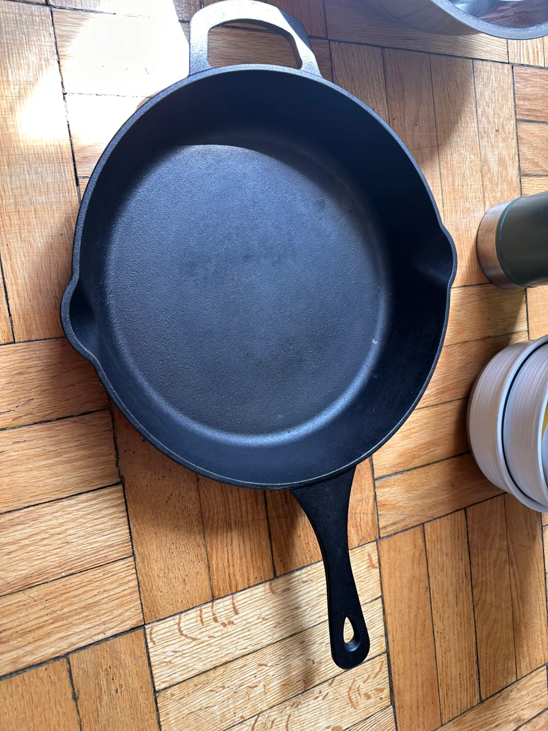 Master Chef Cast Iron Skillet thumbnail