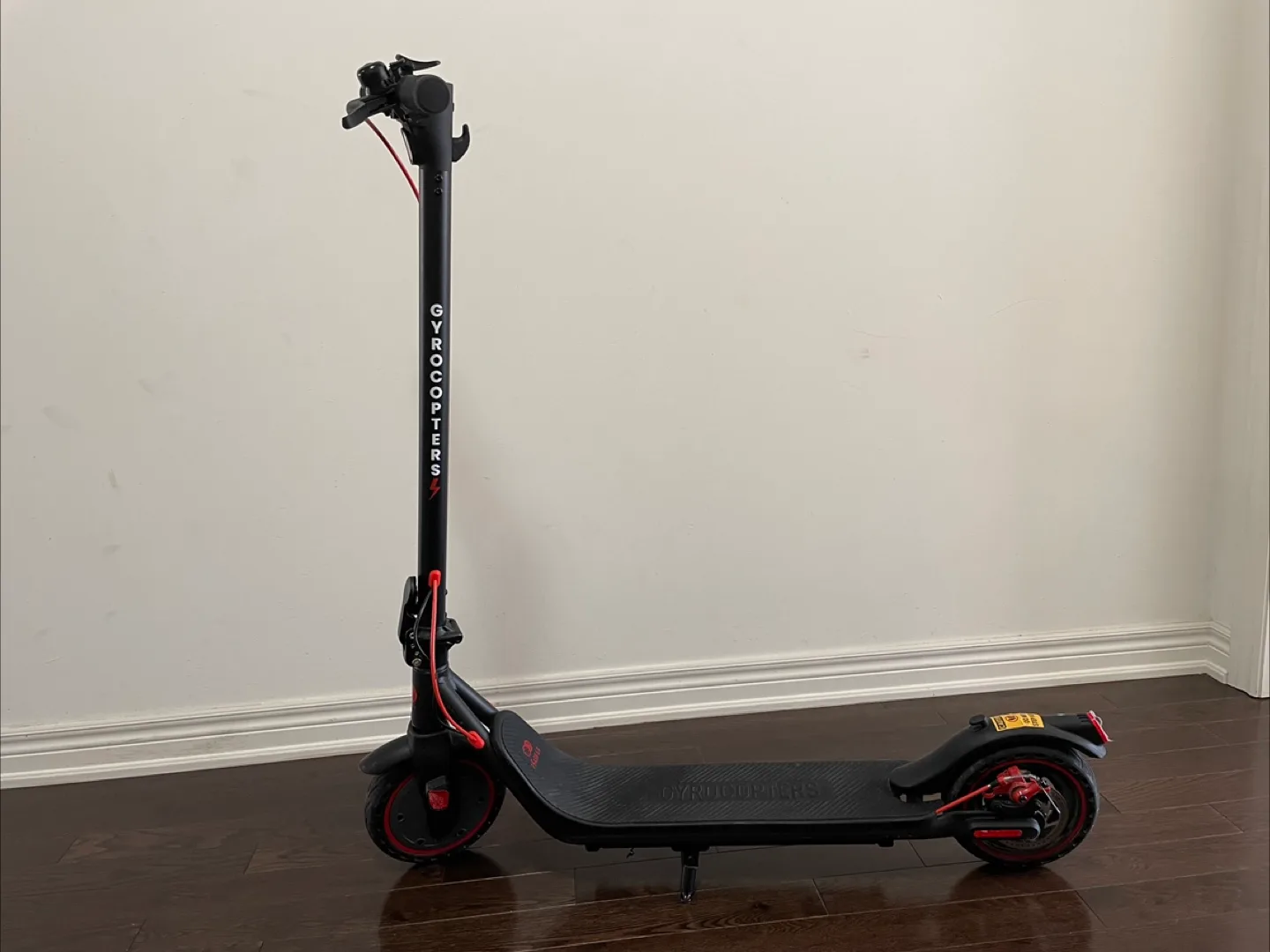 Gyrocopters Flash 6.0 E-Scooter (Reduced due to bent Fork) thumbnail