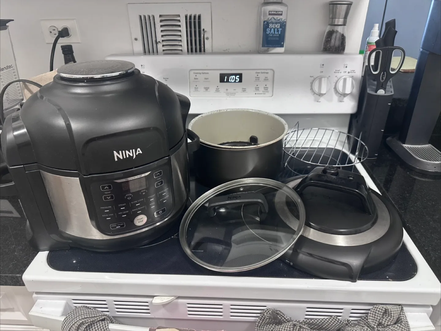Ninja Foodi Pressure Cooker/Air fryer thumbnail