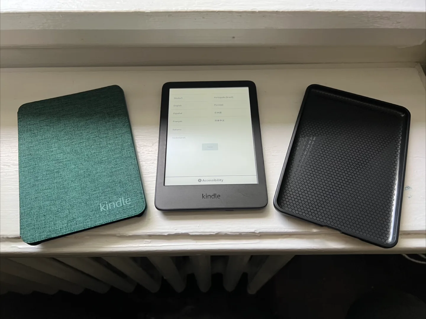 Like New Kindle 11th Generation + 2 Cases thumbnail