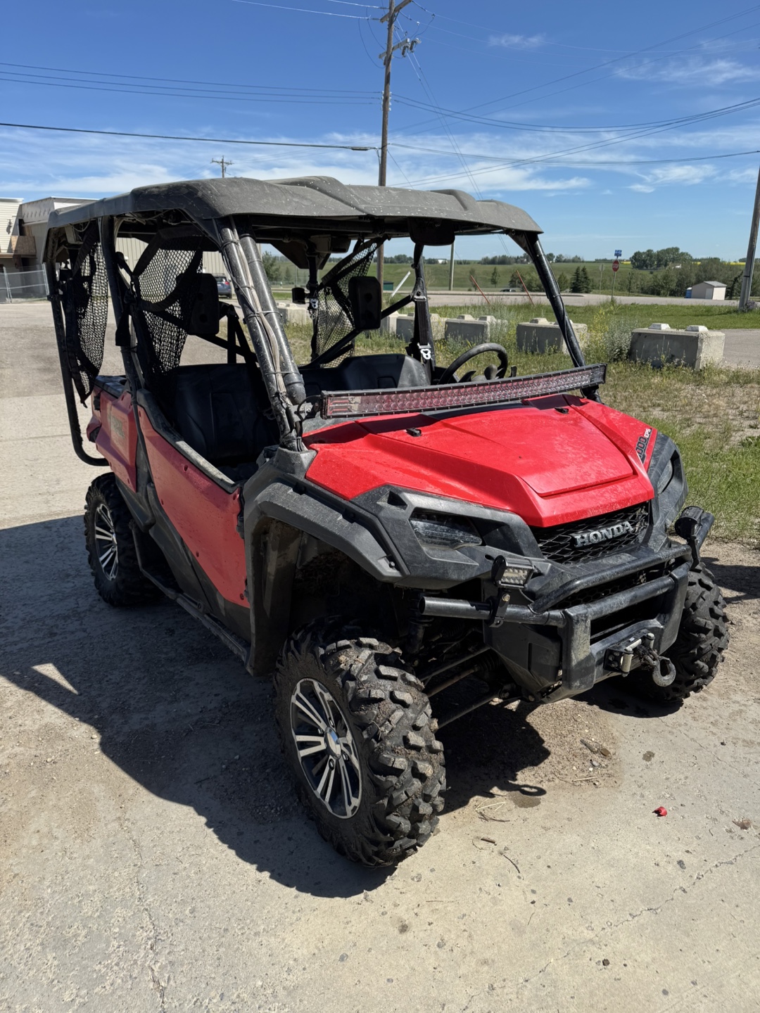 Honda Pioneer 1000 UTV