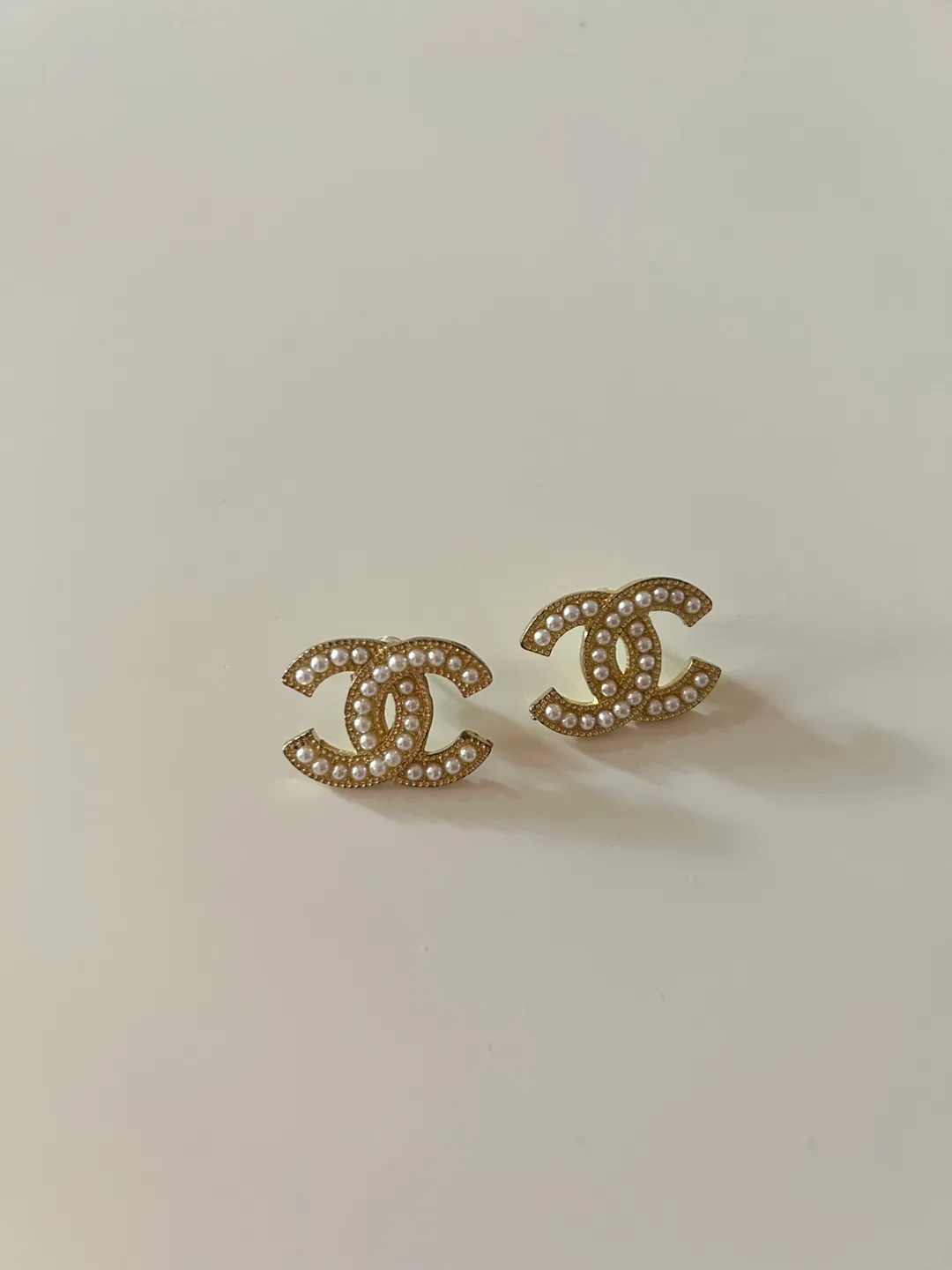 Chanel CC Logo Pearl Earrings thumbnail