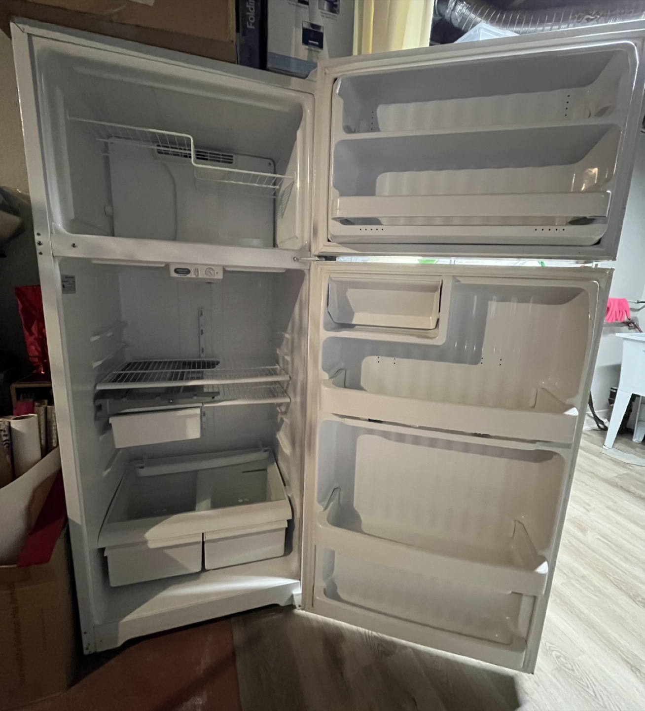 GE White Top Freezer Refrigerator - photo 3